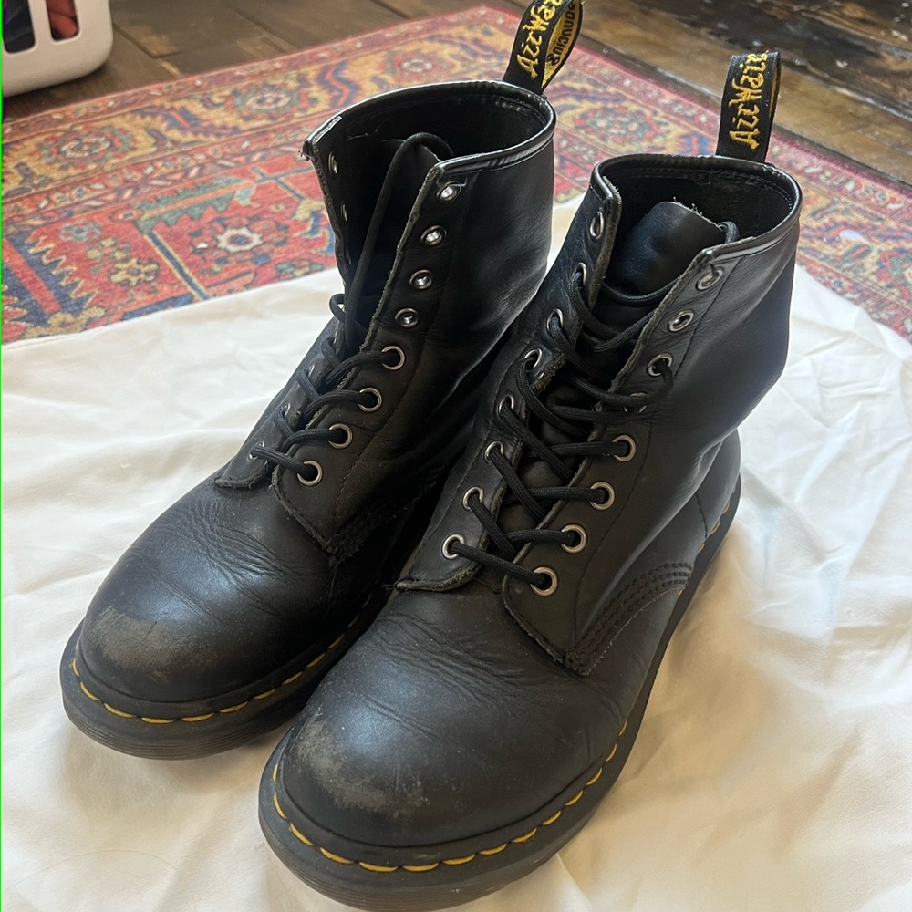 W 8 | Dr. Martens Black Combat Boots